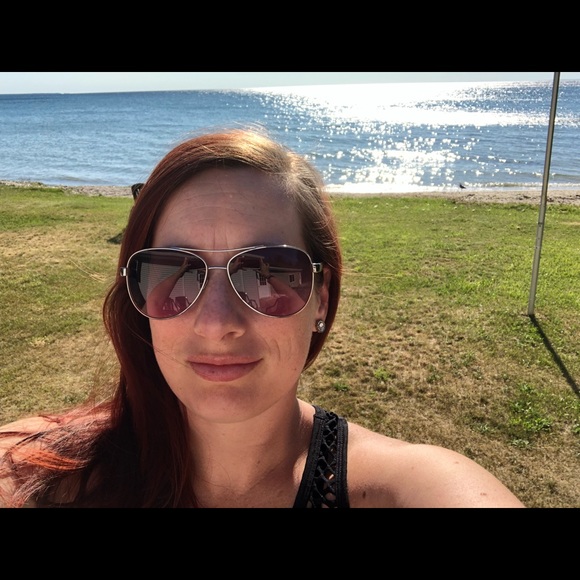 Meet your Posher, Chistina - Picture 1 of 1